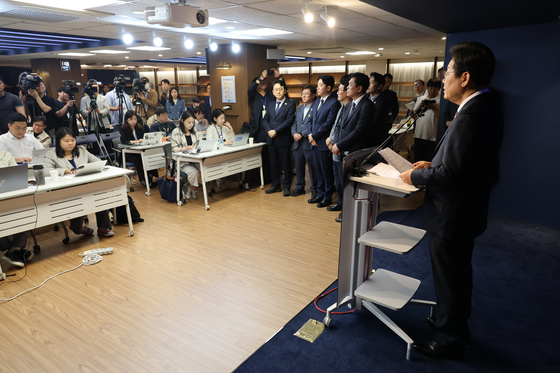 (서울=뉴스1) 이광호 기자 = 이재명 더불어민주당 대통령 후보가 25일 오전 서울 여의도 중앙당사에서 가진 기자간담회에서 모두 발언하고 있다. 2025.5.25/뉴스1