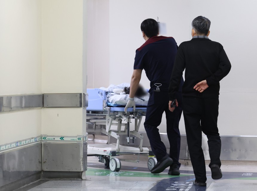 1인당 직접 부담 의료비, 연 100만원 넘는다…민간보험은 5개꼴