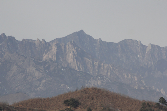 강원도 고성 통일전망대에서 바라본 금강산. 박영준 작가