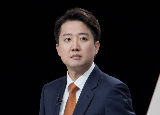 이준석 개혁신당 대선 후보가 27일 서울 마포구 상암동 MBC 스튜디오에서 진행된 정치 분야 TV토론회에 참석해 있다. 국회사진기자단