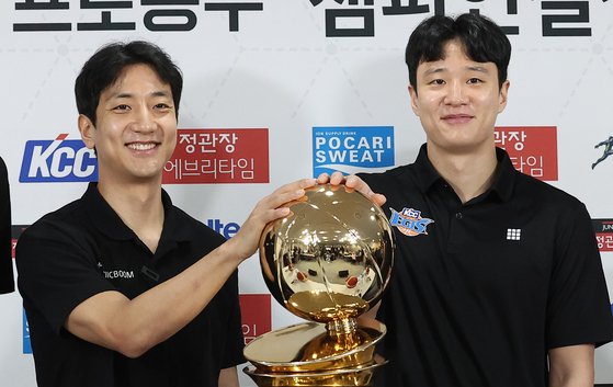 '허재 아들' <b>허훈</b>, 친형 <b>허웅</b>과 <b>한솥밥</b> 먹는다...KCC '수퍼팀 2기' 구축