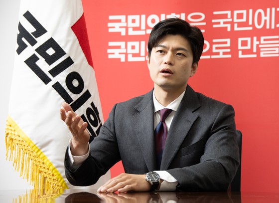 김용태 국민의힘 비상대책위원장이 서울 여의도 국회 비대위원장실에서 중앙일보와 만난 모습. 임현동 기자. 