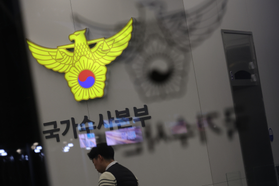 12·3 비상계엄 사태를 수사하는 경찰 국가수사본부 비상계엄 특별수사단이 29일 대통령 경호처로부터 내란 혐의 관련 보안 휴대전화(비화폰) 서버 기록을 임의제출 받는 과정을 완료했다. 사진은 지난 1월 31일 오후 