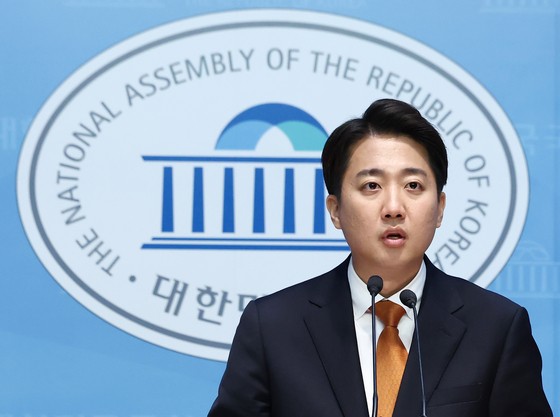 개혁신당 이준석 후보는 5월 22일 국회에서 기자회견을 열어 "앞으로 국민의힘 어떤 인사와도 단일화와 관련해 소통하지 않겠다"고 밝혔다. [뉴스1]