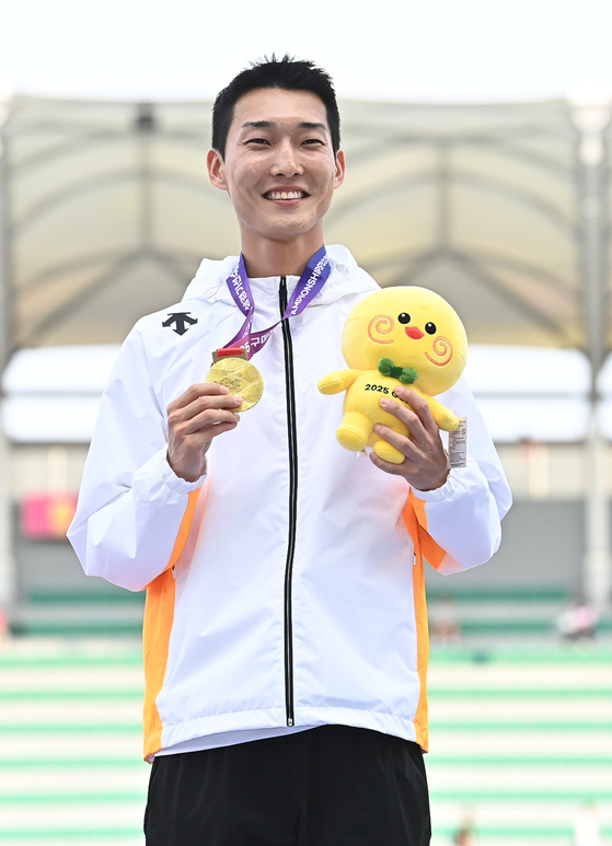 <b>400m 계주</b> 아시아선수권 金…"젊은 선수들 선의의 경쟁으로 기록 단축"
