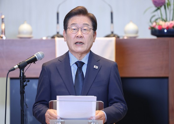 [속보] <b>이재명</b> "당선시 가장 먼저 경제상황 점검 지시…개혁보다 <b>민생</b>"
