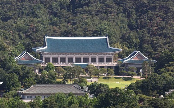  청와대가 다시 대통령 집무실로 변경될 예정인 가운데 이재명 제21대 대통령은 당분간 용산 대통령실을 집무실로 사용한다. 4일 서울 종로구에서 바라본 청와대 모습. 뉴스1