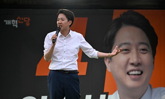 이준석 전 개혁신당 대선 후보가 지난 2일 대구 수성구 수성못 상화동산에서 유세를 하고 있다. 연합뉴스
