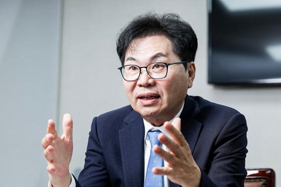 李대통령 '인수위 역할' <b>국정기획위원장</b>에 <b>이한주</b> 임명