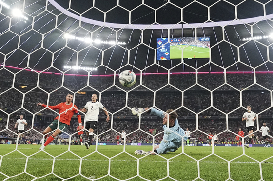 ‘신체 나이 28세’ 호날두, 포르투갈 구했다