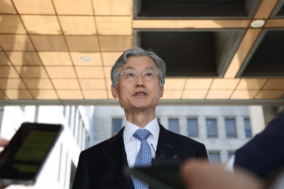 조희대 대법원장은 5일 오전 ‘대법관 증원법’ 관련 질문에 “국민을 위해 가장 바람직한 개편 방향이 무엇인지를 계속 국회에 설명하고 협조할 필요가 있다고 생각한다”고 밝혔다. [뉴시스]