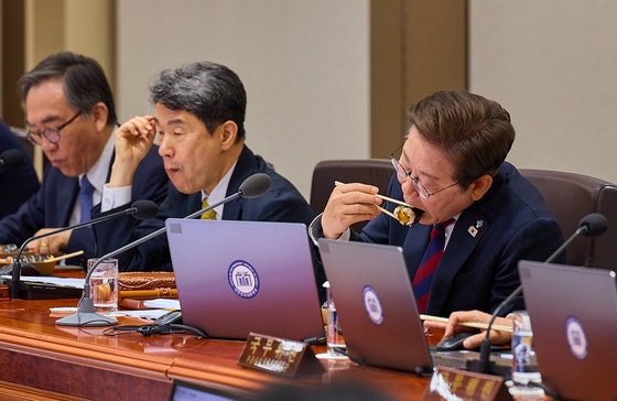 “있는 기간 최선 다하라”  4시간 김밥 국무회의