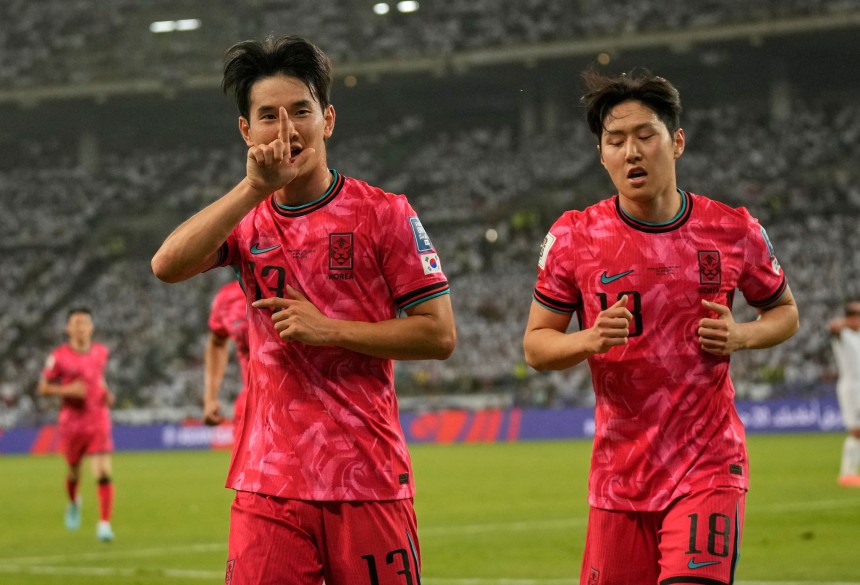 6일 이라크전에서 선제골을 터트린 김진규(왼쪽)와 그의 골을 어시스트한 이강인(오른쪽). [AP=연합뉴스]