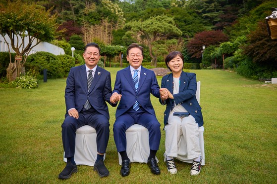 이재명 대통령은 7일 더불어민주당 지도부를 한남동 관저로 초청해 만찬을 가졌다. 사진 대통령실