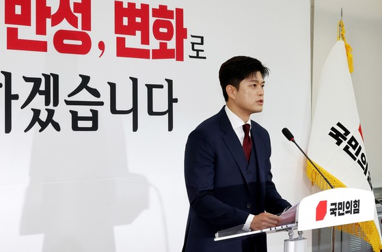 김용태 국민의힘 비상대책위원장이 8일 오전 국회에서 현안 기자회견을 하고 있다. 김 위원장은 이날 “9월 초까지 전당대회를 개최할 수 있도록 절차를 진행하겠다”고 밝혔다. [연합뉴스]