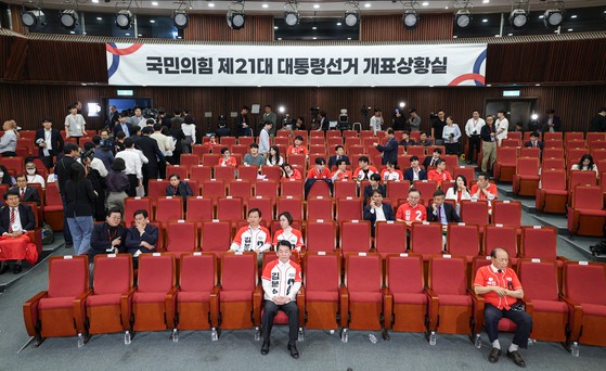 3일 서울 여의도 국회 도서관에 마련된 국민의힘 개표 상황실. 임현동 기자