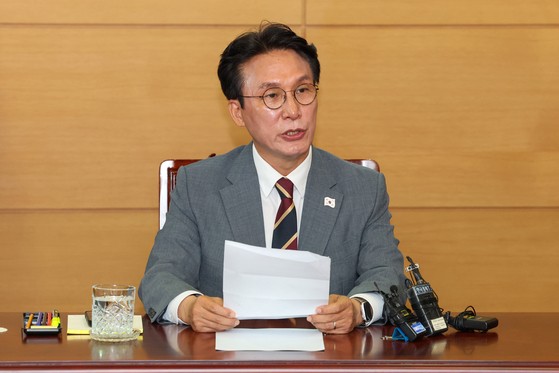 김민석 국무총리 후보자가 10일 오전 서울 종로구 통의동 금융감독연수원에 마련된 청문회 준비단 사무실에서 출입기자들과 간담회를 갖고 있다. 뉴스1