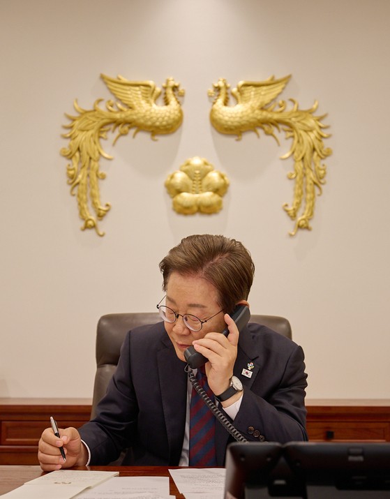 [사설] 미·일·중 정상 통화 마무리…원칙과 유연함의 균형 찾아야