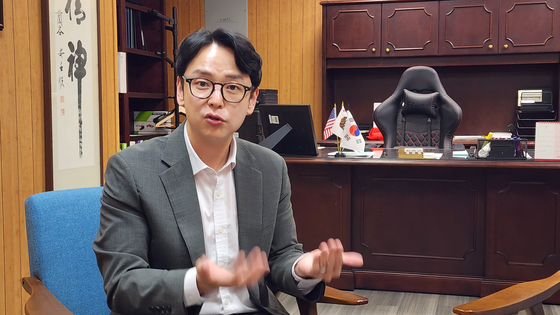 현지시간 10일(현지시간) 미국 캘리포니아 로스앤젤레스(LA) 한인회관에서 스티브 강 LA한인회 이사장이 중앙일보와 인터뷰하고 있다. 로스앤젤레스=강태화 특파원