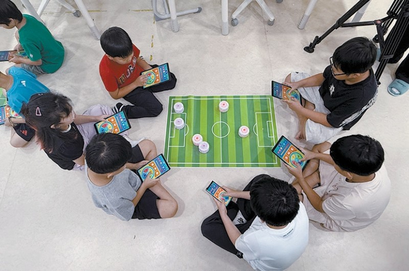 [더버터] 과학 교실부터 안질환 치료까지…LG이노텍 '아이 중심' 사회공헌 개편