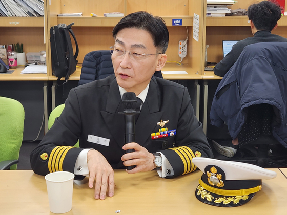 이국종 국군대전병원장이 지난 2023년 12월27일 서울 용산구 국방부 기자실을 찾아 기자들의 질문에 답하고 있다. 연합뉴스