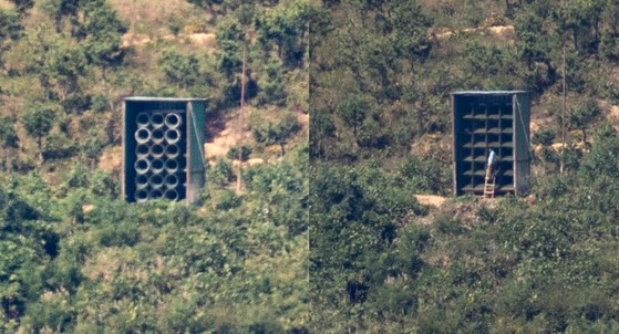 지난해 10월 2일 오전 경기 파주시 오두산 통일전망대에서 바라본 황해북도 개풍군에 위치한 대남확성기(오른쪽)와 지난달 25일 촬영한 원형 스피커의 대남확성기. 최기웅 기자