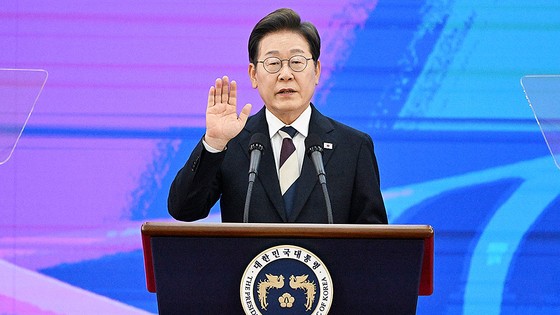 이재명 대통령이 6월 4일 국회 본관 로텐더홀에서 취임 선서를 하고 있다. 임현동 기자