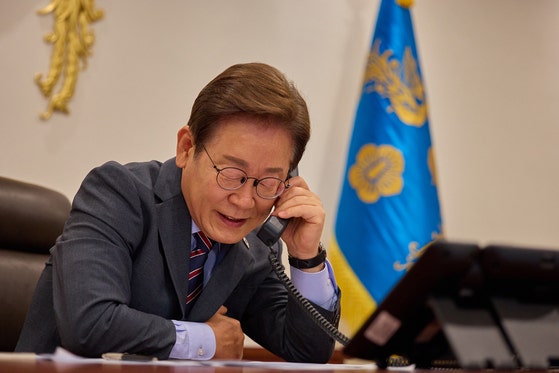 아침엔 베트남 저녁엔 <b>호주</b> 정상 통화…'실리' 방점 둔 李대통령
