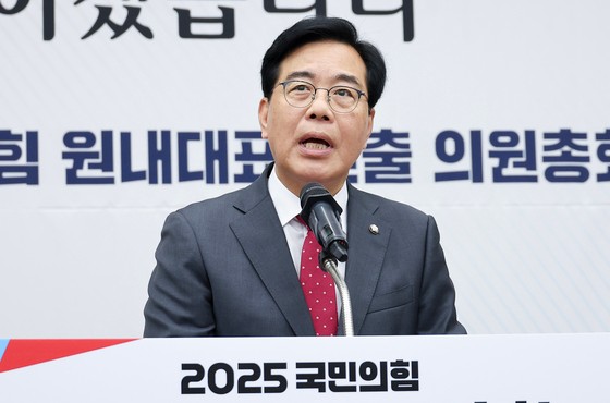 송언석 국민의힘 원내대표 후보가 16일 오후 국회에서 열린 2025 원내대표 선출을 위한 의원총회에서 정견발표를 하고 있다. 임현동 기자