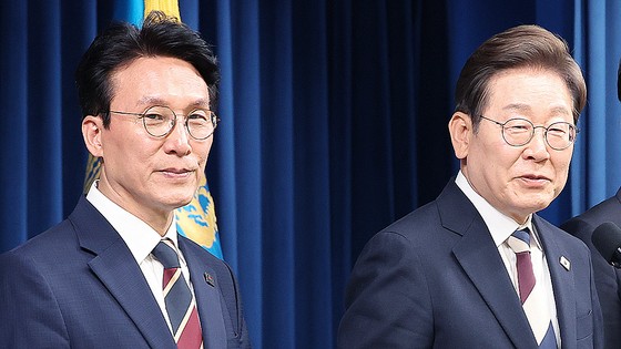 (서울=뉴스1) 허경 기자 = 이재명 대통령이 4일 서울 용산구 대통령실 청사 브리핑룸에서 국무총리와 국정원장, 대통령 비서실장 등 인선발표를 하고 있다.  국무총리 후보자로는 김민석 국회의원, 국정원장 후보자로는 