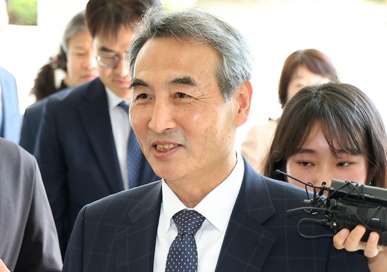 민중기 특검은 18일 서울고검, 서울중앙지검, 서울남부지검 등 3개 검찰청은 연이어 방문했다. 연합뉴스