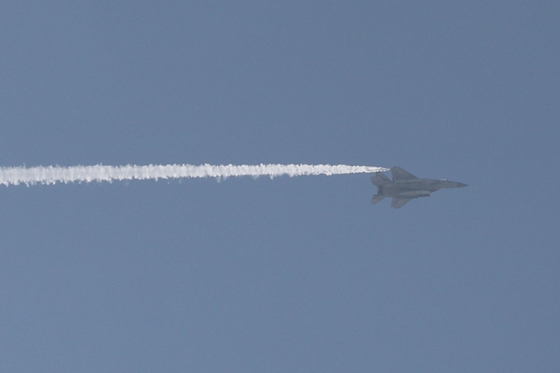 이스라엘 공군의 F-15가 이스라엘 영공을 날고 있다. EPA=연합