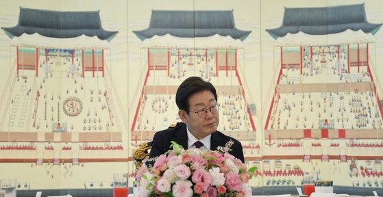 이재명 대통령이 22일 서울 한남동 관저에서 여야 지도부와 오찬 회동을 하고 있다. 대통령실사진기자단 중앙일보 김현동