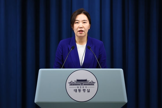 강유정 대통령실 대변인이 23일 서울 용산구 대통령실 청사에서 현안 관련 브리핑을 하고 있다. 대통령실사진기자단