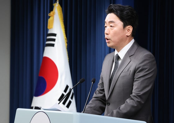 강훈식 대통령 비서실장이 23일 서울 용산구 대통령실 청사에서 장관 후보자 인선 발표을 하고 있다. 대통령실사진기자단