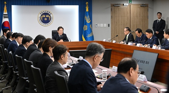 이재명 대통령이 23일 서울 용산 대통령실에서 열린 제1차 대통령 주재 수석.보좌관회의에서 발언하고 있다. 대통령실사진기자단