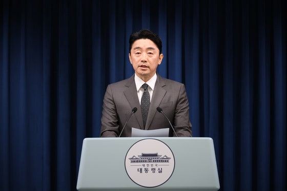 강훈식 대통령 비서실장이 23일 서울 용산 대통령실청사에서 장관 후보자에 대한 브리핑을 하고 있다. 대통령실사진기자단