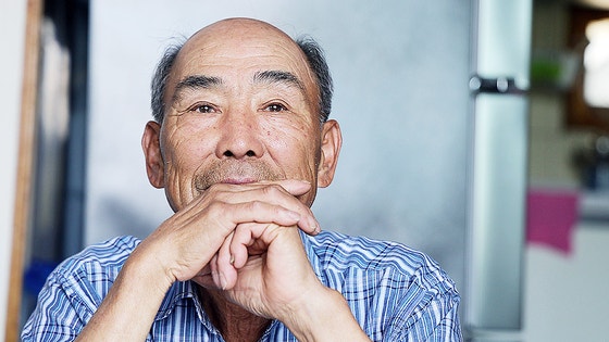  이달 11일 오전 경기도 양평 단월면 자택에서 이선재씨가 국방부 전사망민원조사단의 조사를 받던 중 생각에 잠겨 있다. 이씨는 얼굴도 보지 못한 아버지 '고(故) 이강종 이병'은 이른바 '강태무 월북 사건'에 휘말려
