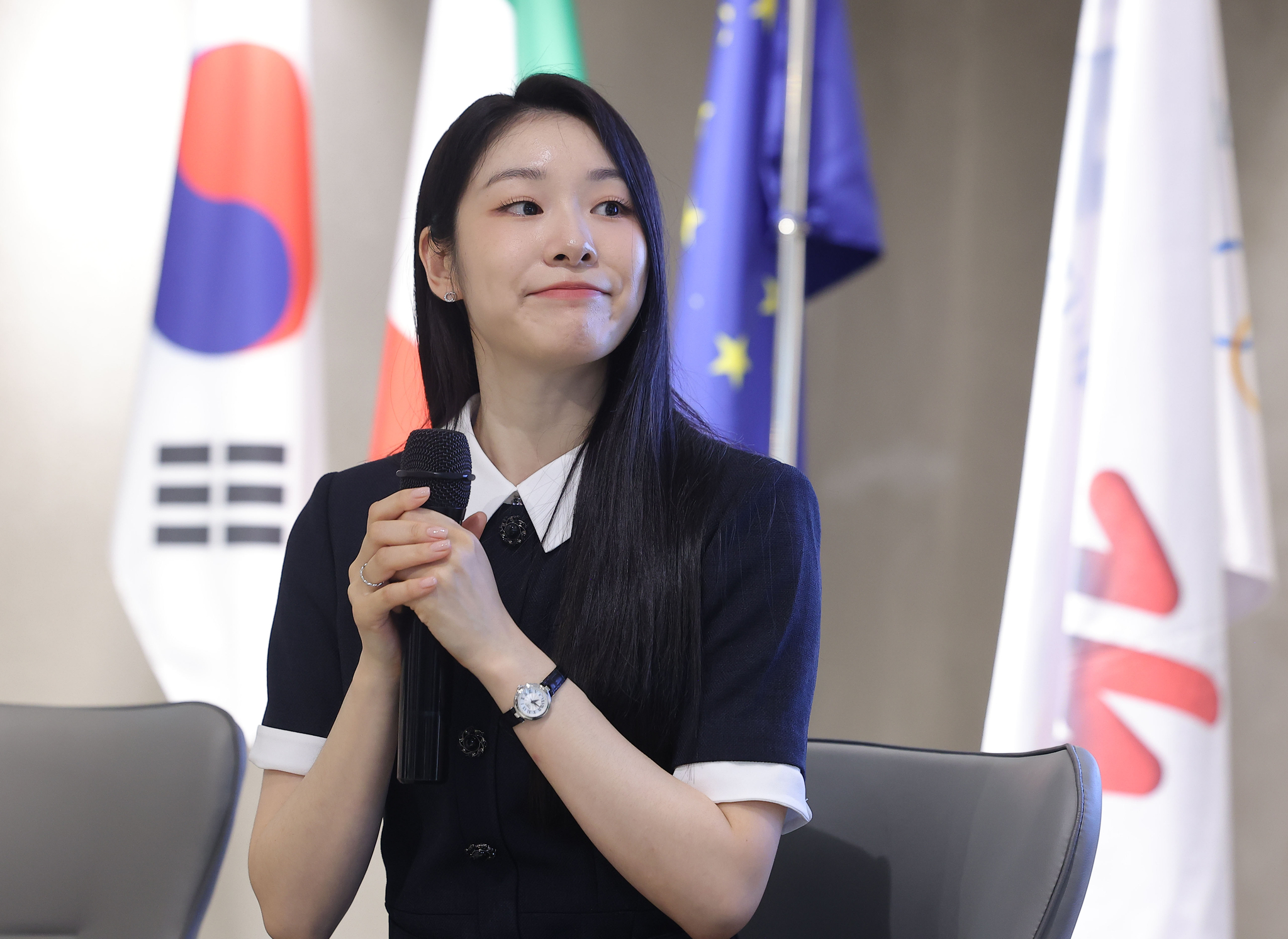 <b>밀라노</b><b>올림픽</b> 7개월 앞...'피겨퀸' <b>김연아</b> "선수들 모든 것 즐기길"