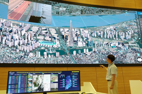 디지털 트윈 기술로 구현한 서울 한강변으로, CCTV 영상, 강우량·방류량 등 각종 데이터를 확인할 수 있다. [사진 한국수자원공사]