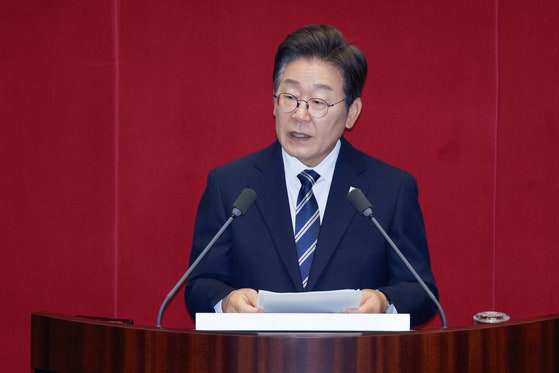이재명 대통령이 26일 오전 서울 여의도 국회에서 열린 제426회국회(임시회) 제2차 본회의에서 2025년도 제2회 추가경정예산안에 대한 정부의 시정연설을 하고 있다. 국회사진기자단