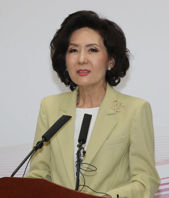  이진숙 충남대 총장이 2023년 대전시청 브리핑룸에서 대전반도체산업 인재양성 공동 기자회견을 하고 있다. 뉴스1