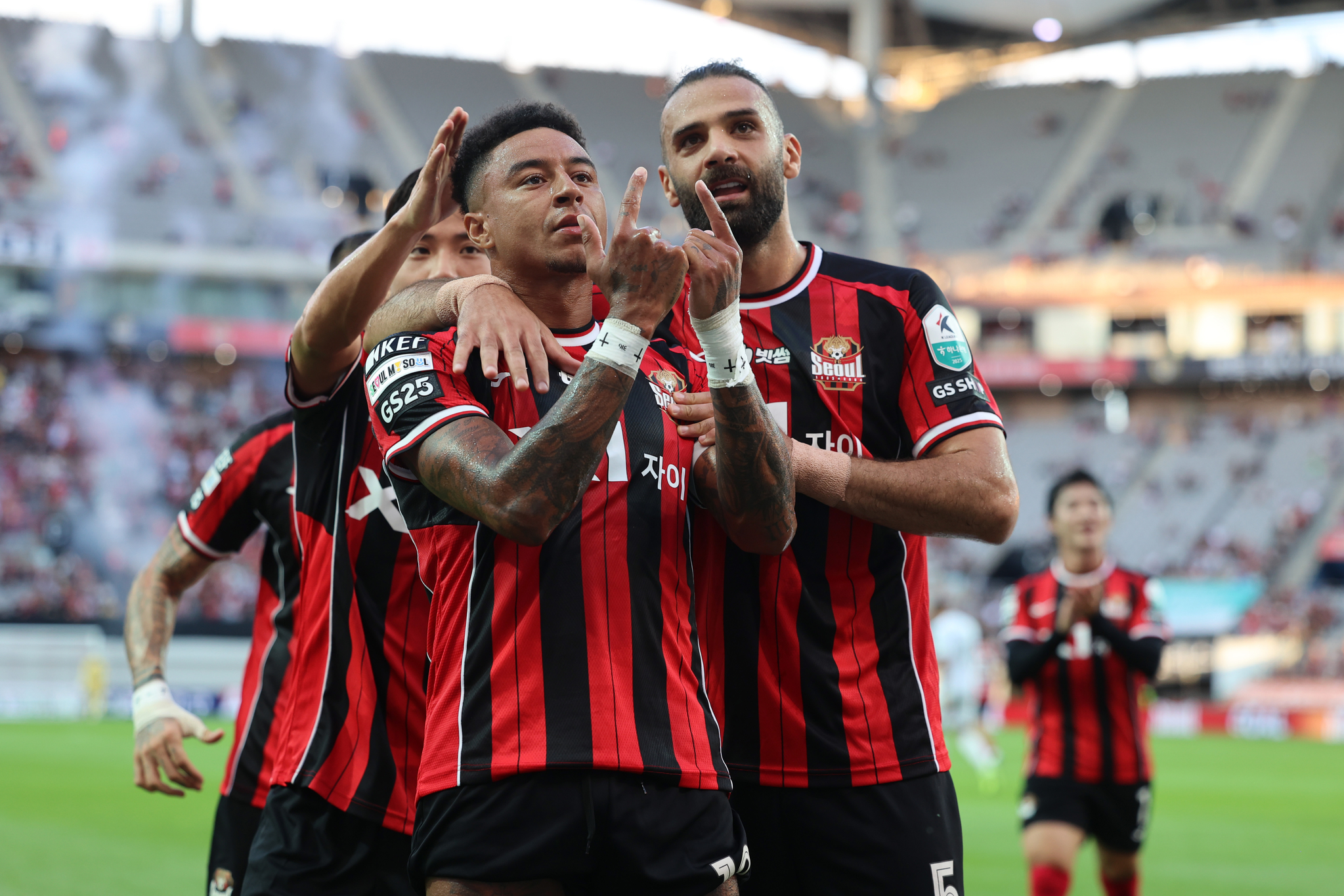 ‘<b>기성용 더비</b>’서 4-1 승리했지만...FC서울 팬들은 “김기동 나가”
