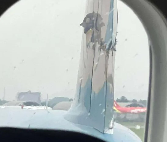 베트남 하노이 노이바이 공항 활주로에서 베트남항공 여객기 두 대가 충돌했다. 사진 뉴욕포스트 캡처