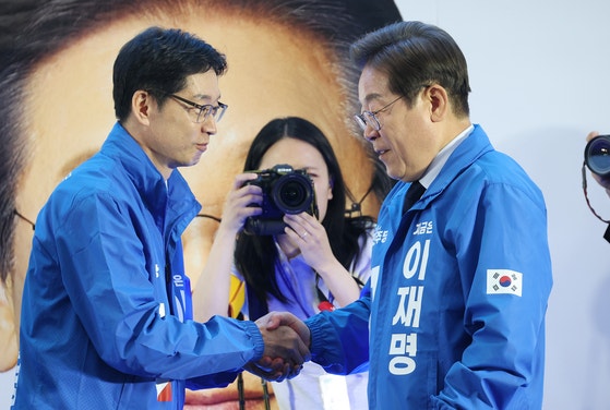 지난 5월 당시 이재명 더불어민주당 대선 후보와 총괄선대위원장 김경수 전 경남지사. 김성룡 기자