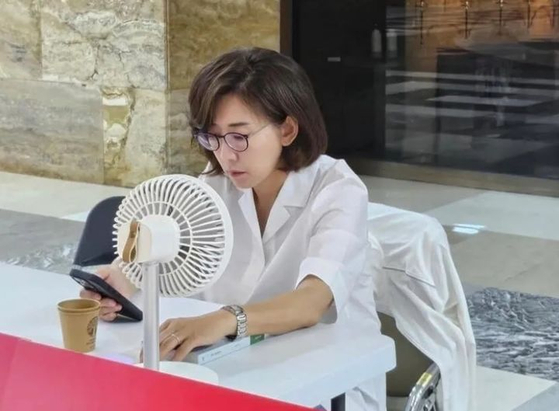 나경원 국민의힘 의원이 김민석 국무총리 후보자 지명 철회와 국회 법제사법위원장직의 야당 환원 등을 요구하며 지난 27일부터 국회 본관에서 농성을 벌이고 있다. 사진은 나 의원이 인스타그램에 올린 사진. 사진 인스타그