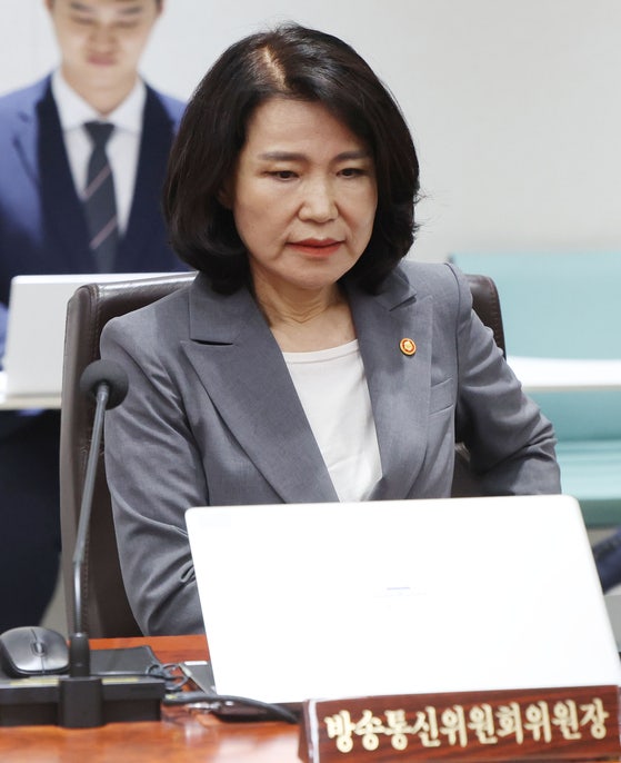 이진숙 방송통신위원장이 1일 서울 용산 대통령실 청사에서 열린 국무회의에 참석하고 있다. 대통령실사진기자단