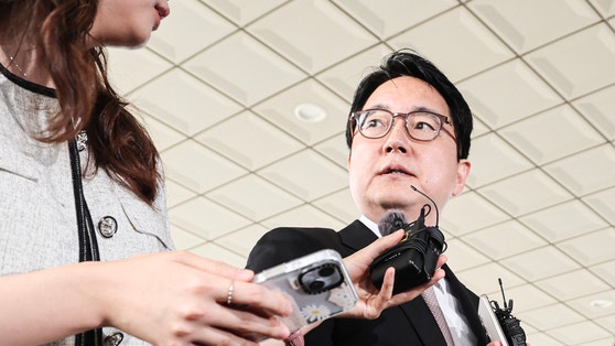  사의를 밝힌 심우정 검찰총장이 2일 오전 서울 서초구 대검찰청으로 출근하고 있다. 김경록 기자