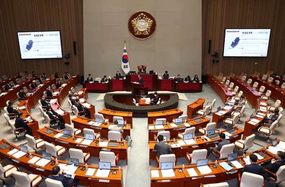 <b>대통령실 특활비</b> 전액 삭감했던 민주, 여당 되자 복원키로