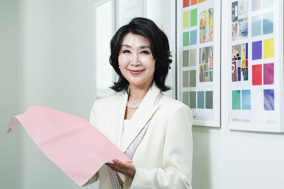 수많은 정치인과 CEO의 패션을 20년 이상 코치한 퍼스널이미지브랜딩랩 & PSPA 박영실 대표. 현재 숙명여자대학교 교육학부·명지대학교 이미지코칭교육 겸임교수로 재직 중이다. 김경록 기자